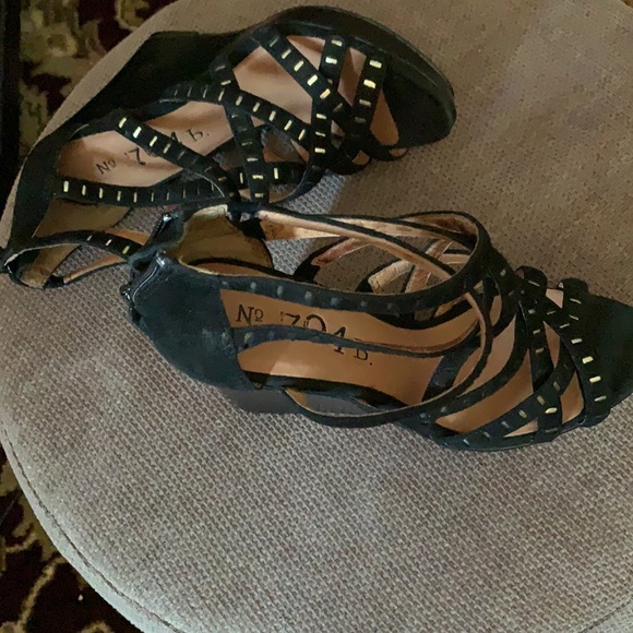 black suede with gold slits platform shoes - Picture 3 of 3